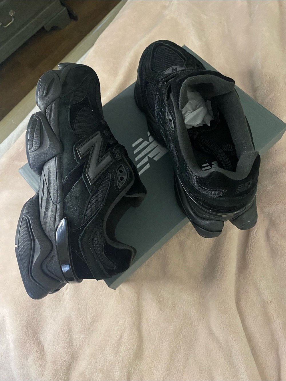 New Balance 9060 Men's Sneakersshoes Size 7 - Picture 5 of 8